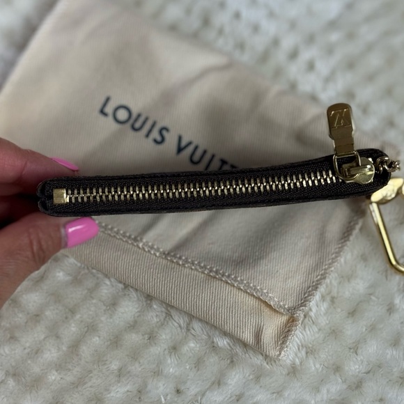 Louis Vuitton Damier Ebene Key Holder - Picture 5 of 9